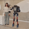 (Video) AI Scientists Create Humanoid Robot That 'Thinks' Its Way Through Tasks - MenteeBot