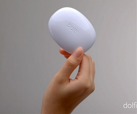 (Video) Ultrasonic Pebble Cleans Clothes With Sound - Dolfi