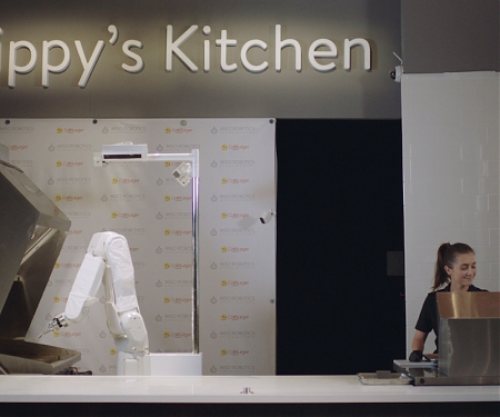 (Video) A Burger-Flipping Robot Is Now Operating The Grill At CaliBurger