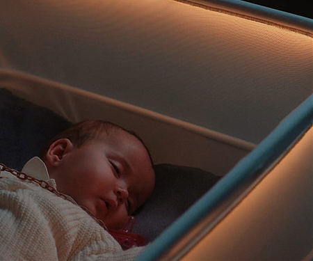 (Video) Crib That Mimics a Car to Help Babies Sleep