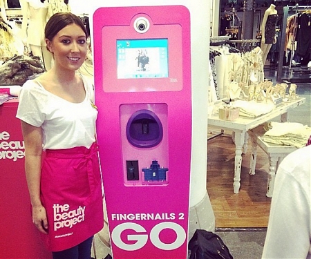 (Video) Fingernails2Go Kiosk Paints Nails in Seconds, On-The-Spot