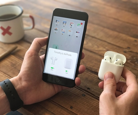 (Patent) Apple Patents Cloud-Based Proximity Pairing and Switching for Peer-to-Peer Devices