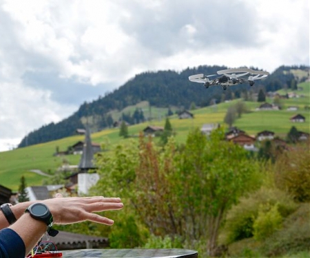 (Video) Gesture-Recognizing Watch Strap Lets Its Wearer Fly a Drone