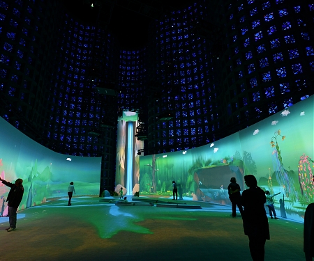 (Video) How a Museum’s 45-Foot Virtual Waterfall Can Inspire Sustainability