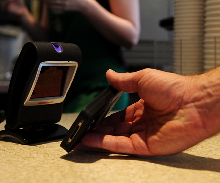 More Americans are Making No Weekly Purchases with Cash