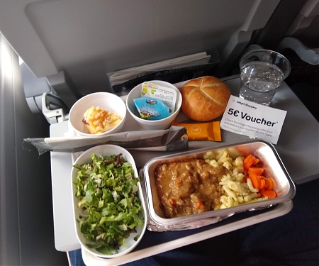 Stir-Crazy Travelers Are Ordering Airline Food to Relive the Flying Experience