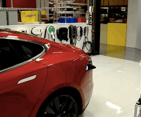 (Video) Tesla’s Robotic Metal Snake Charger Is “For Realz”