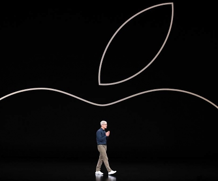 (Patent) Apple Seeks Patent on Retinal Hologram Projectors for AR Glasses