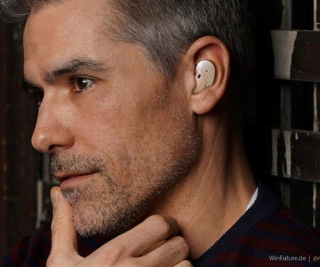 These Bean-Shaped Samsung Galaxy Earphones Were Designed to Fit Perfectly Into Your Ear