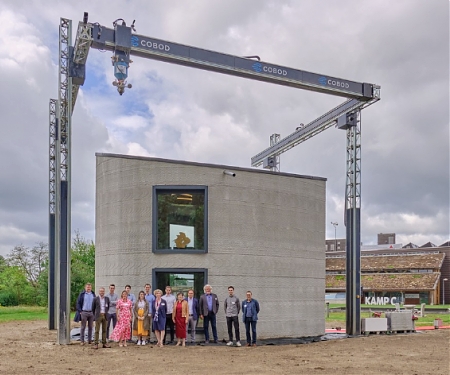 (Video) Kamp C Uses Europe's Largest 3D-Printer to Build Two-Story House
