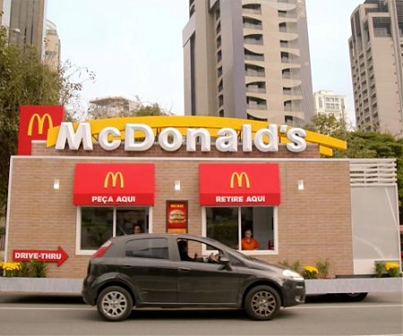(Video) McDonald’s Drive-Thru Actually Drives Up To Diners