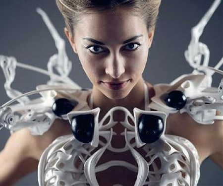 The Spider Dress : One Good Wearable Tech Bite Deserves Another