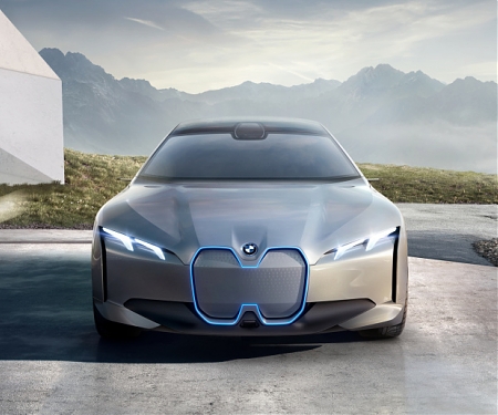 (Video) BMW’s i Vision Dynamics Targets Tesla-Topping Range in a Four-Door Coupe