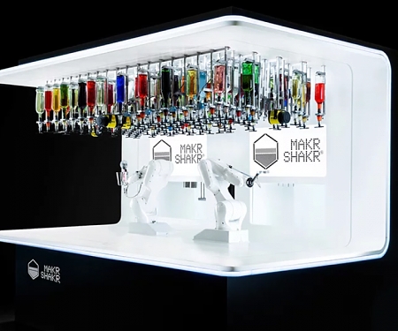 (Video) Toni The Robotic Bartender Manages 158 Bottles, Crafts Cocktails