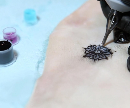 (Video) MIT - DermalAbyss : Possibilities of Biosensors as a Tattooed Interface