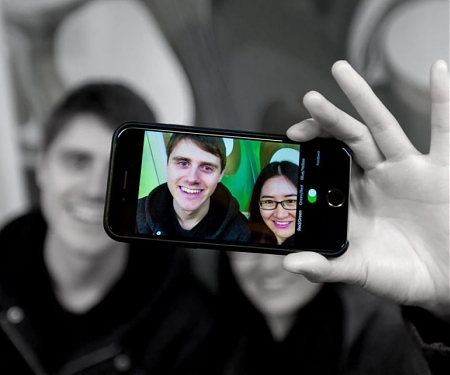 Microsoft "Color Binoculars" App Caters to The Colorblind