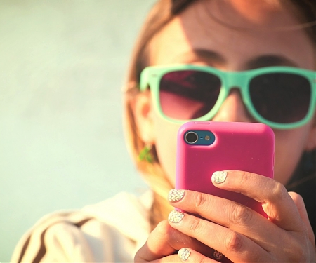 (Infographic) Stats Prove How Addicted We Really Are To Our Cellphones