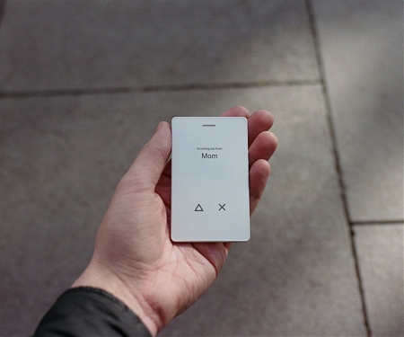 This Beautifully Designed 'Dumb Phone' Can Only Make Calls and Send Texts