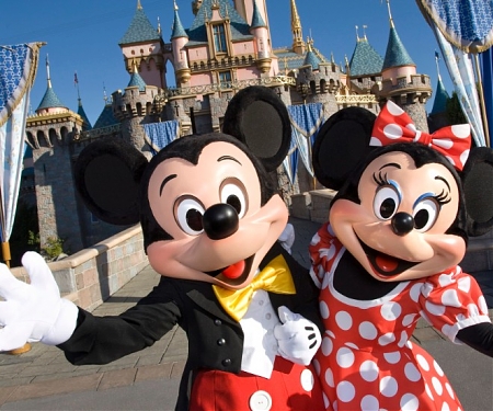 (Infographic) How Disney Transforms Films Into a Theme Park Empire