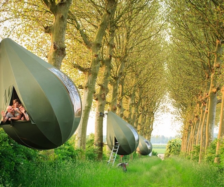 Teardrop-Shaped Tents let you Spend a Night Hanging from the Trees - Tranendreef