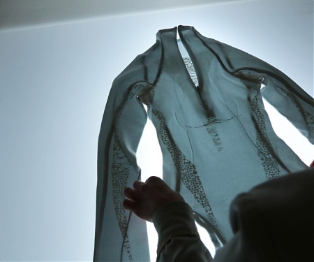 Rosie Broadhead Weaves Bacteria Into Clothing Fibres to Create a Second Skin