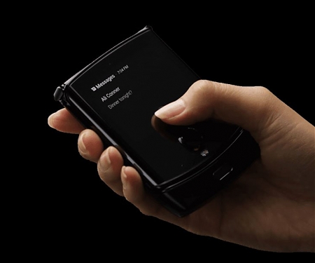 Newly Leaked Image of 2019 Motorola RAZR Shows Phone Spotted