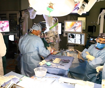 (Video) Virtual Reality Technology in the Operating Room