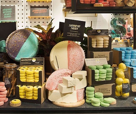 Cosmetics Company Lush Launches a ZERO Packaging 'Naked' Shop