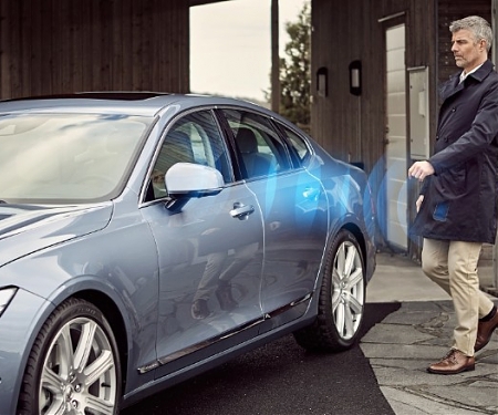 (PDF) BCG - Why Carmakers Are Racing to Go Digital