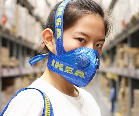 Transformed IKEA‘s Iconic FRAKTA Bag Into a Face Mask