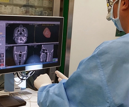 "Minority Report" Tech Meets the Operating Room