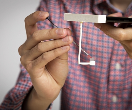 (Paper) Smartphone System Measures Clotting Time of Users' Blood Samples