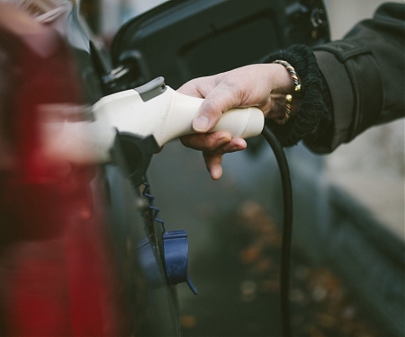 (Paper) Lightweight Green Supercapacitors Could Quickly Charge Devices