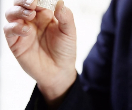 (PDF) HIV Test On a Stick : New Technology Delivers Results in Less Than 30 Minutes