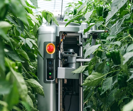 (CES 2023) Pepper-Picking Robot Moves Through Crops on Overhead Wires - Agrist