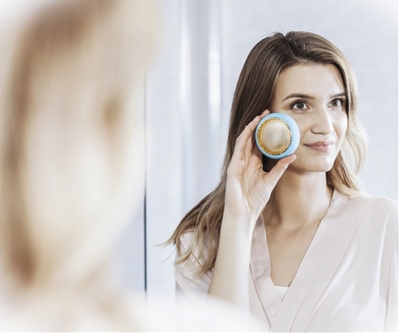 FOREO UFO : Beauty Tech Revolutionizes Face Masks in 90 Sec