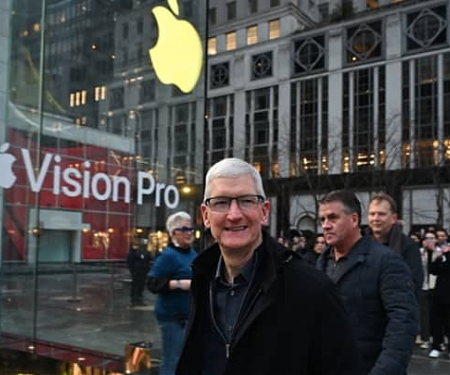 Will Apple’s Vision Pro Spur Luxury’s Virtual Reality Breakthrough ?