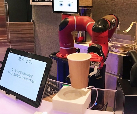 (Video) Robotic Barista Serves Coffee to Customers at Shibuya Cafe in Central Tokyo