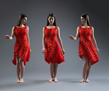 (Video) 3D-Printed Dress Mimics Feathers and Scales to Move With You