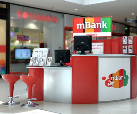 (Video) Radical Bank Branch Design Fuses Digital With Physical