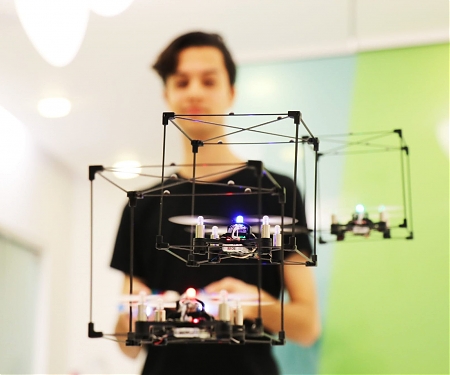 (Video) Fleets of Mini-Drones Form Airborne Lego Creations in Flight