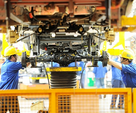 (PDF) BCG - How Shifting Costs Are Altering the Math of Global Manufacturing