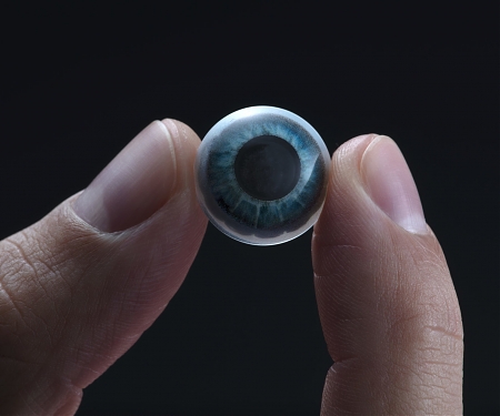 Augmented Reality in a Contact Lens : It’s the Real Deal - Mojo Vision