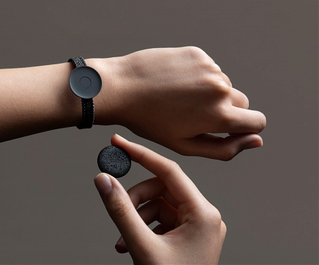 Layer’s New Wearable Crypto-Wallet is a CMF Paradise - The Trove