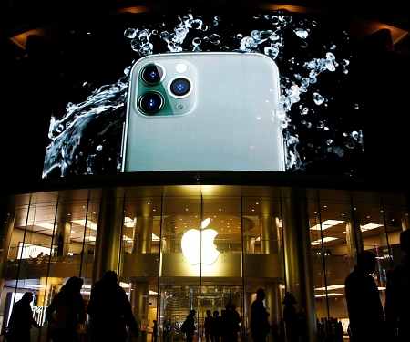 (PDF) Apple Posts Record Revenue on Strong iPhone, App Sales