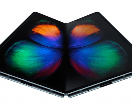 (Patent) Apple Working on Folding iPhone Display with More Robust Bend Radius