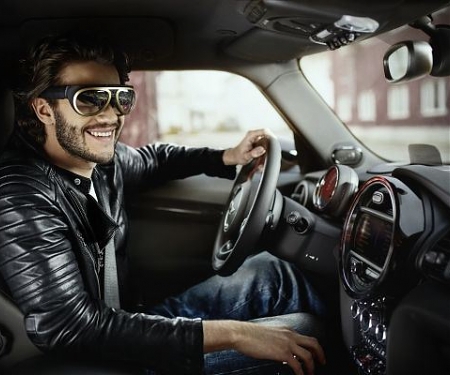 MINI Augmented Vision : A Revolutionary Display Concept Offering Enhanced Comfort and Safety