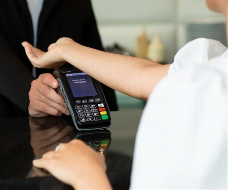 The Microchip Implants That Let You Pay with Your Hand - Walletmor