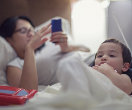 US Mothers Depend on Smartphones Throughout Shopping Process