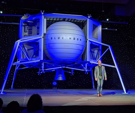 (Video) Jeff Bezos Introduces Blue Moon and His Plans for Space Colonization
